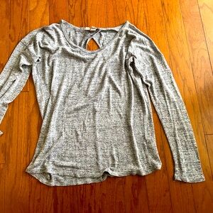 Gray open back long sleeve T-shirt